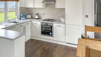 Réfrigérateur, four, plaque de cuisson, lave-vaisselle