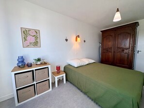 1 Schlafzimmer, Bügeleisen/Bügelbrett
