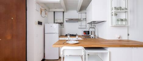 Fridge, microwave, stovetop, toaster