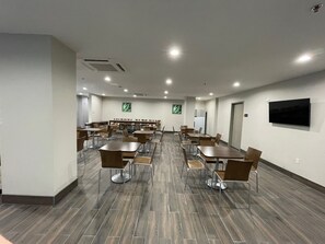 Free daily continental breakfast - Days Inn by Wyndham Bronx NYC (Bronx)