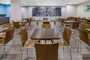 Free daily continental breakfast  - Days Inn by Wyndham Bronx NYC (Bronx)