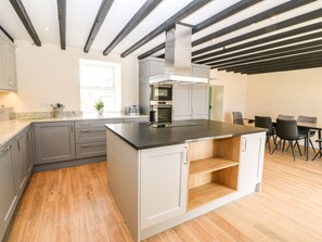 Fridge, dishwasher, electric kettle, toaster - Trewen (Pwllheli)