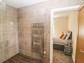 5 habitaciones, decoración personalizada y muebles diferentes