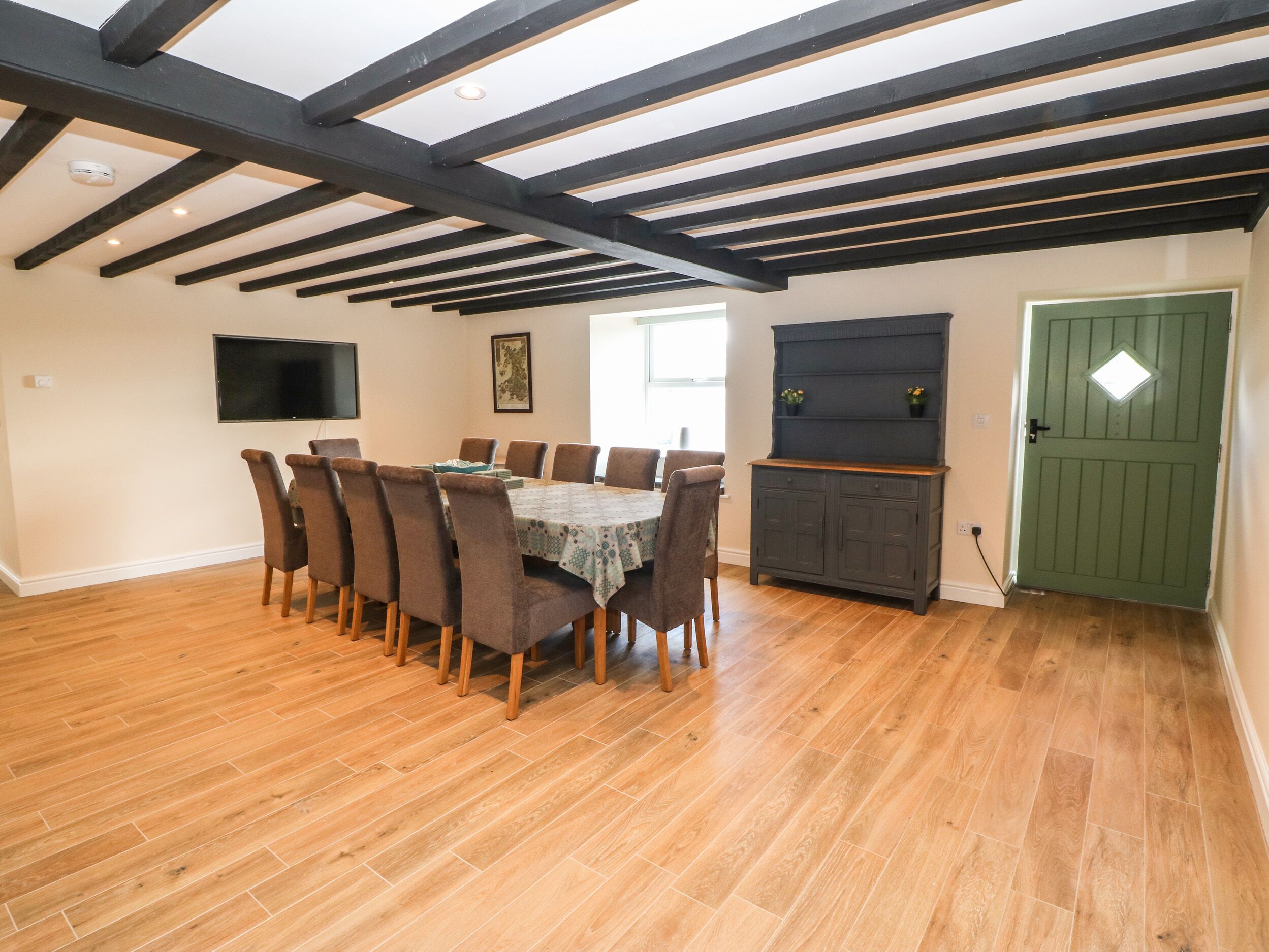 5 bedrooms, individually decorated, individually furnished, free WiFi