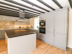 Fridge, dishwasher, electric kettle, toaster - Trewen (Pwllheli)