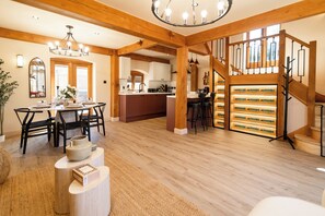 Cottage | Dining