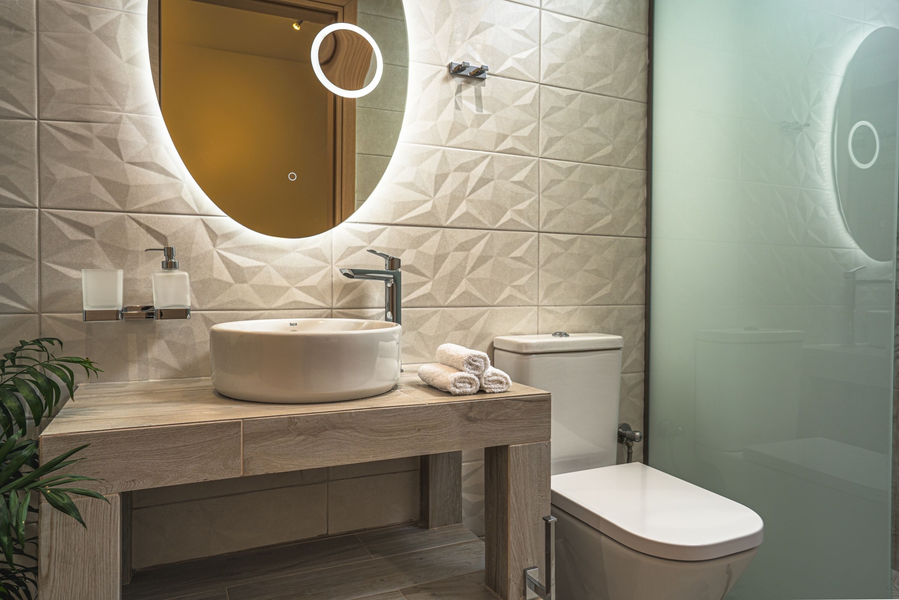 Comfort-Apartment | Badezimmer | Kostenlose Toilettenartikel, Haartrockner, Handtücher, Toilettenpapier