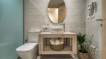 Căn hộ có thiết kế đặc sắc | Phòng tắm | Đồ dùng nhà tắm miễn phí, máy sấy tóc, khăn tắm, giấy vệ sinh