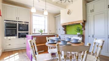 Fridge, dishwasher, cookware/dishes/utensils
