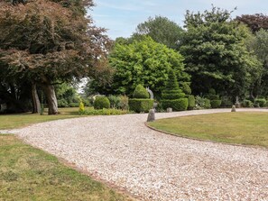 Property grounds - Solton Manor (Dover)