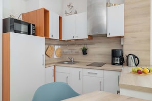Fridge, microwave, stovetop, coffee/tea maker