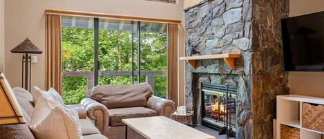 Fernseher, Kamin, Videospiele