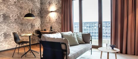Luxury Studio, 1 Queen Bed | 1 bedroom, in-room safe, desk, laptop workspace