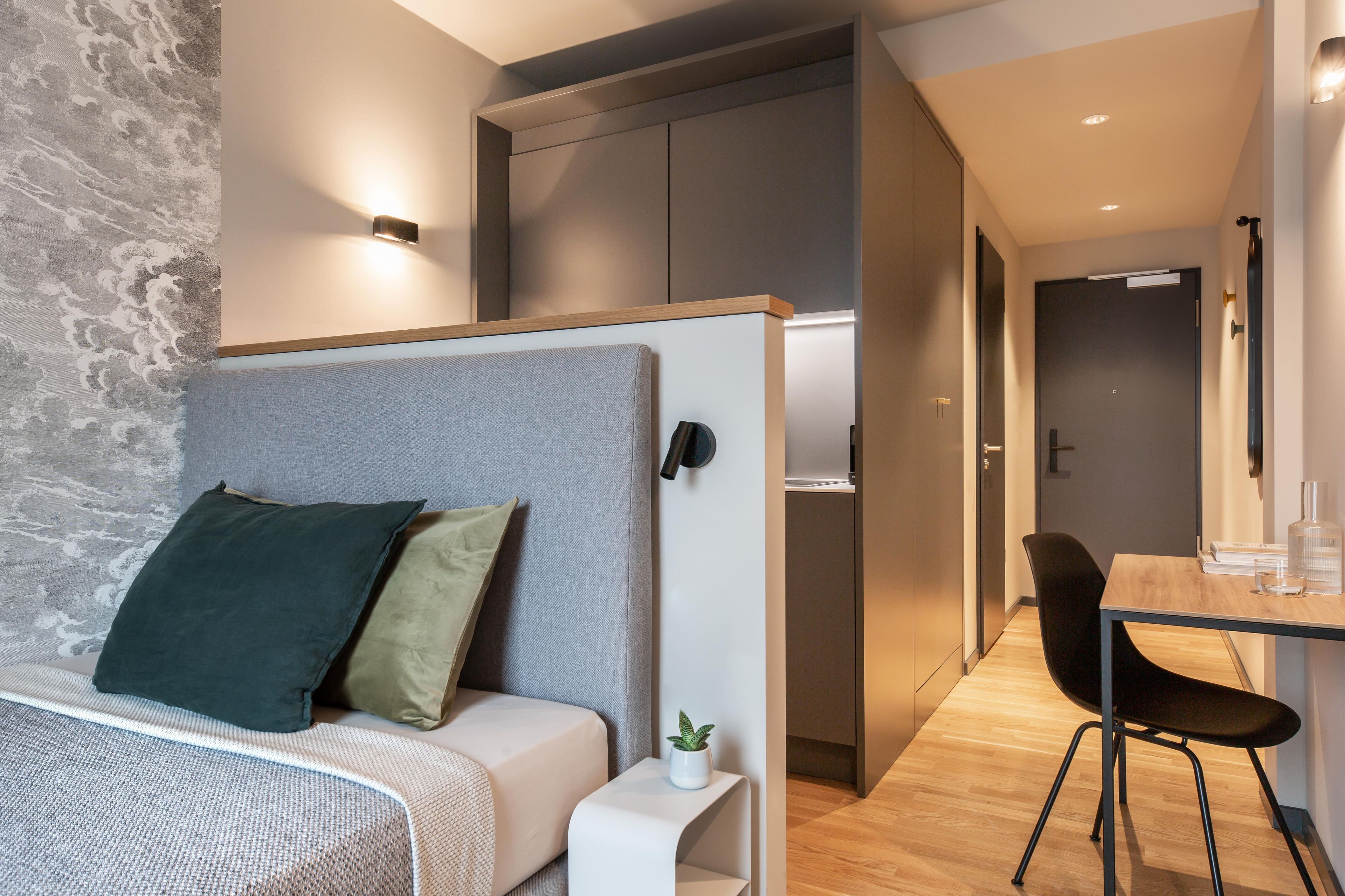 Standard Apartment, 1 Queen Bed, Kitchen (Full Kitchen) | Hypo-allergenic bedding, in-room safe, desk, laptop workspace
