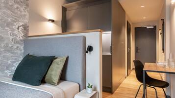 Standard-Apartment, 1 Queen-Bett, Küche (Full Kitchen, XtraSmart) | Allergikerbettwaren, Zimmersafe, Schreibtisch