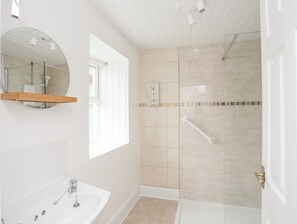 Cottage | Bathroom | Shower - 2 The Coach House (Pentraeth)