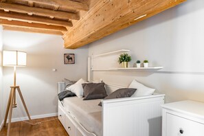 2 bedrooms, iron/ironing board, WiFi, bed sheets - GuestHost - New Fortress Lovely Duplex Apartment (Livorno)