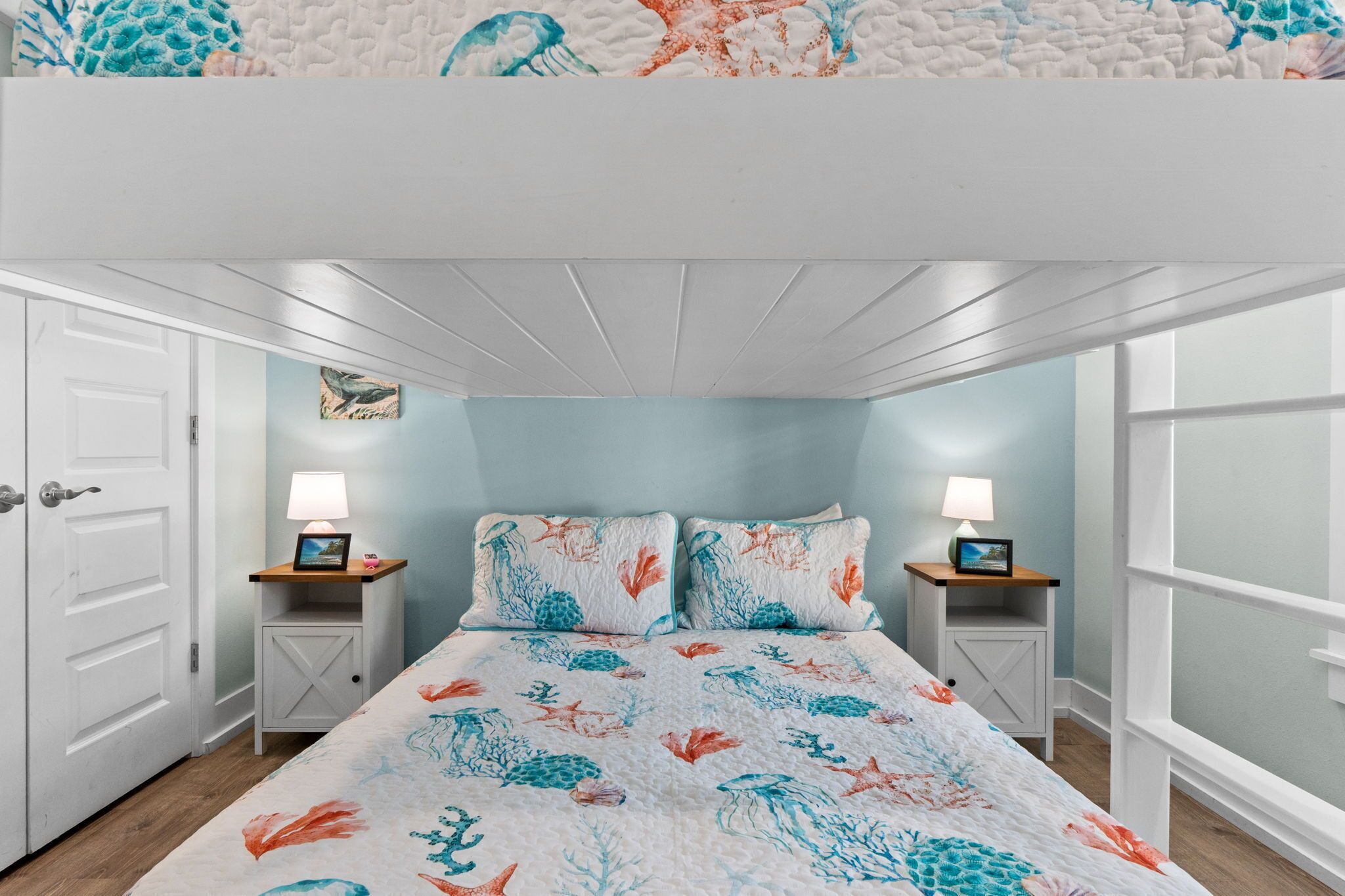 7 bedrooms, desk, WiFi (free), bed sheets