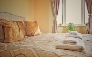 Comfort Double Room, Mountain View | Iron/ironing board, free WiFi, bed sheets