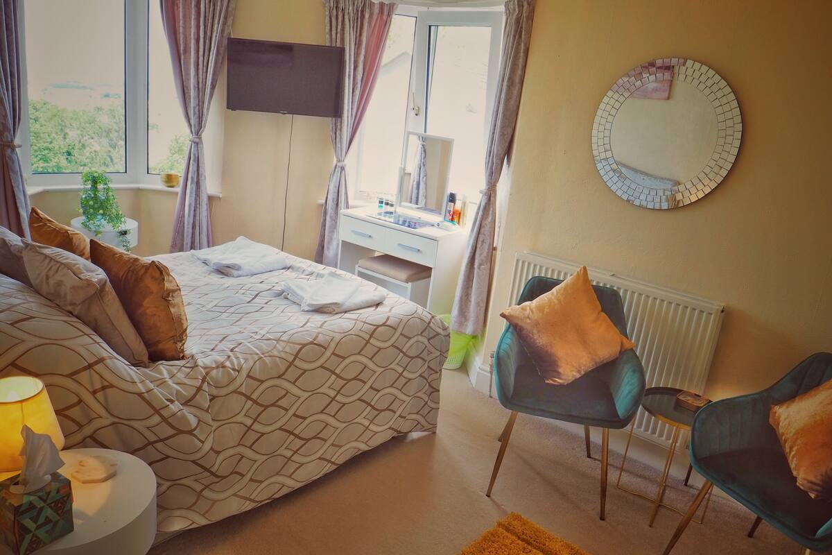 Iron/ironing board (on request), free WiFi, bed sheets
