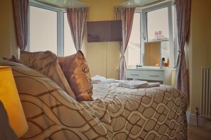 Comfort Double Room, Mountain View | Iron/ironing board, free WiFi, bed sheets - Alma Cliffe (Barnoldswick)
