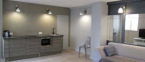 Comfort Apartment, 1 Queen Bed, Non Smoking | 1 bedroom, free WiFi