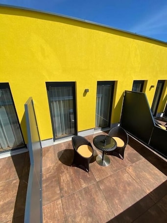 Business Double Room | Desk, soundproofing, free WiFi. RINGRAST Hotel