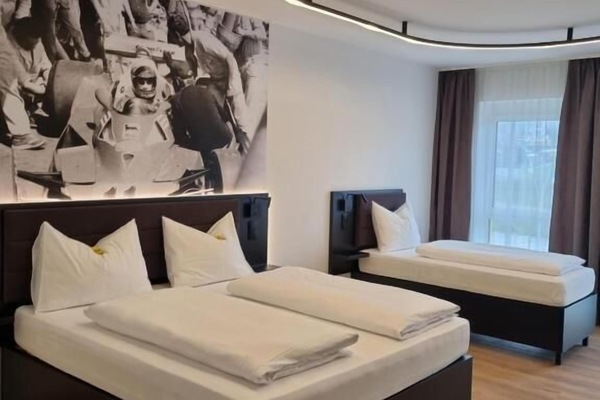 Basic-Dreibettzimmer | Schreibtisch, schallisolierte Zimmer, kostenloses WLAN