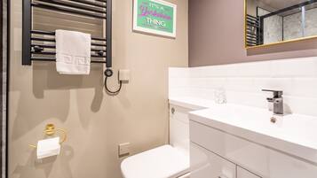 Ducha, secador de pelo, toallas