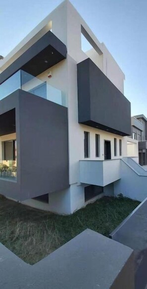 Front of property - GTD35501 - Unique Villa in Voula Riviera (Vari-Voula-Vouliagmeni)