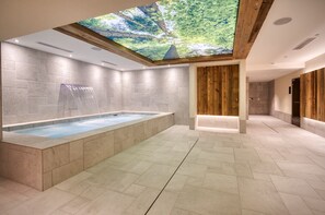Een sauna, een bubbelbad, een stoombad