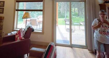 Private Cabin at the Foot of the Mountains