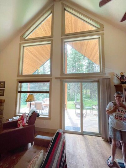 Private Cabin at the Foot of the Mountains