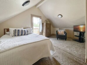 2 bedrooms, desk, iron/ironing board, travel cot