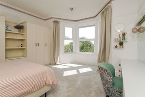 6 Schlafzimmer, Bügeleisen/Bügelbrett, Reisekinderbett, kostenloses WLAN