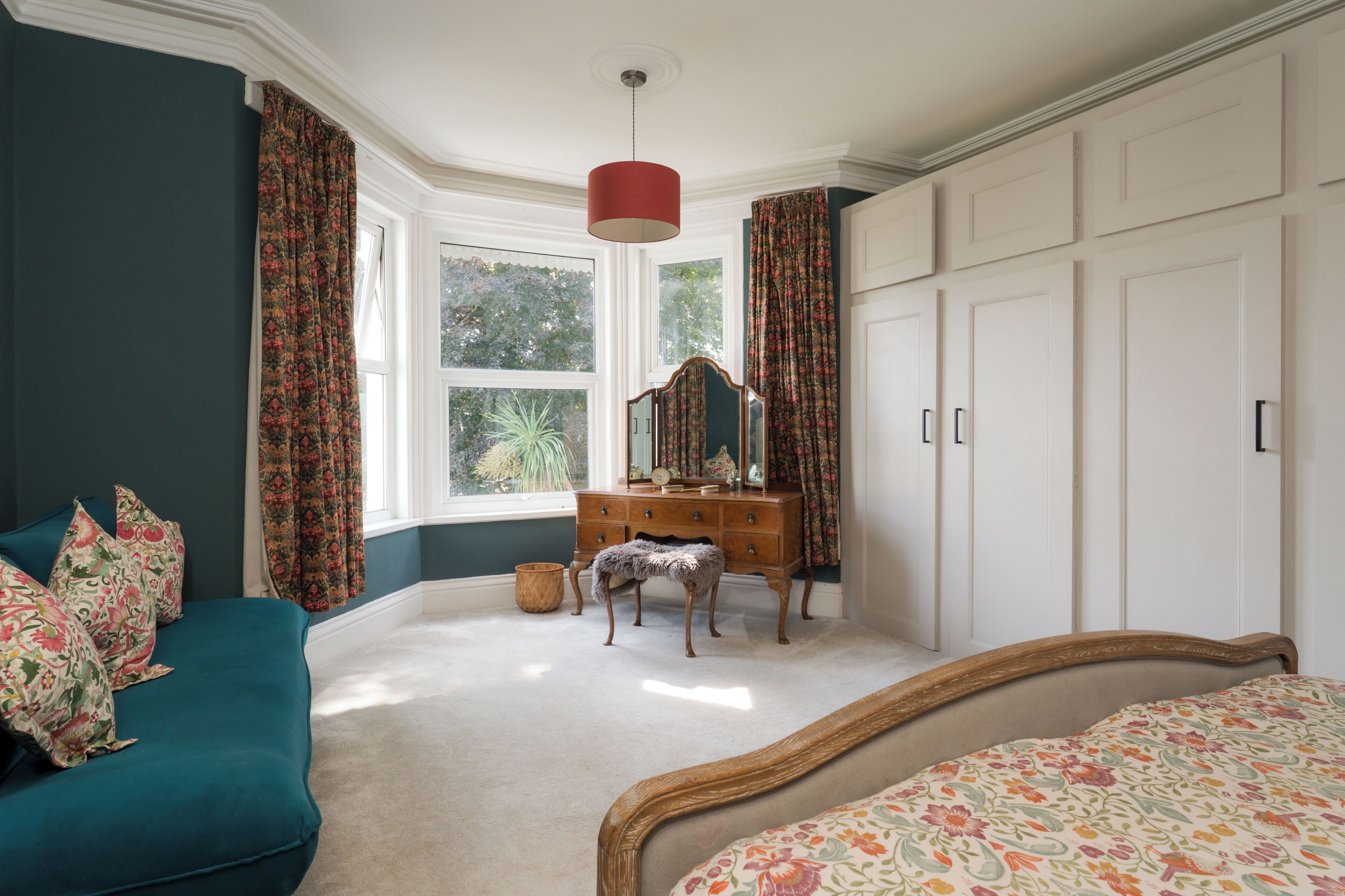 6 bedrooms, iron/ironing board, travel crib, WiFi (free)
