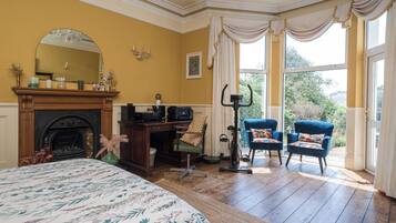 6 bedrooms, iron/ironing board, travel crib, WiFi (free)