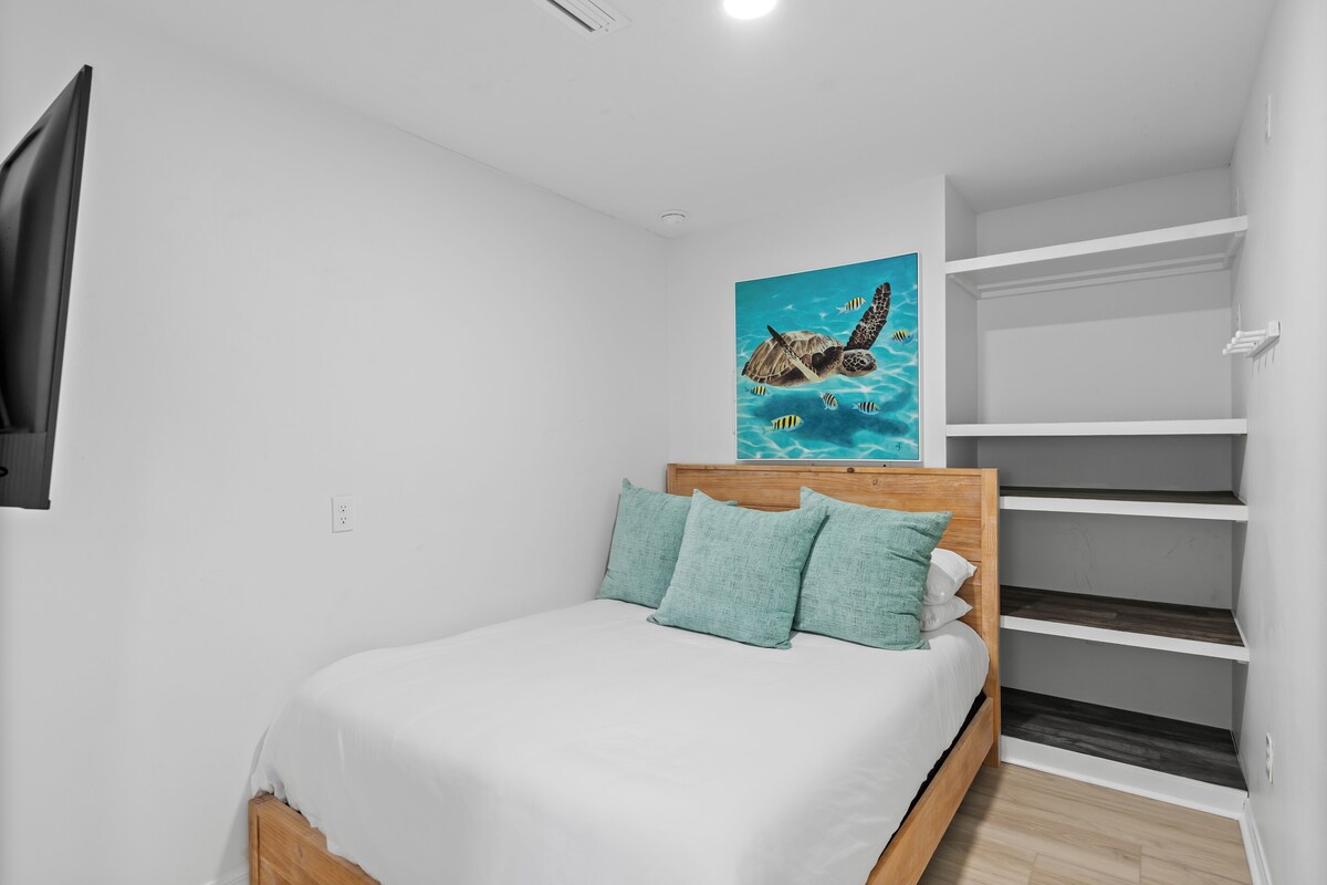 Photo 20 of Destin Dolphin by AvantStay | 2 Mins To Beach w/Pool & Outdoor Entertaining Area