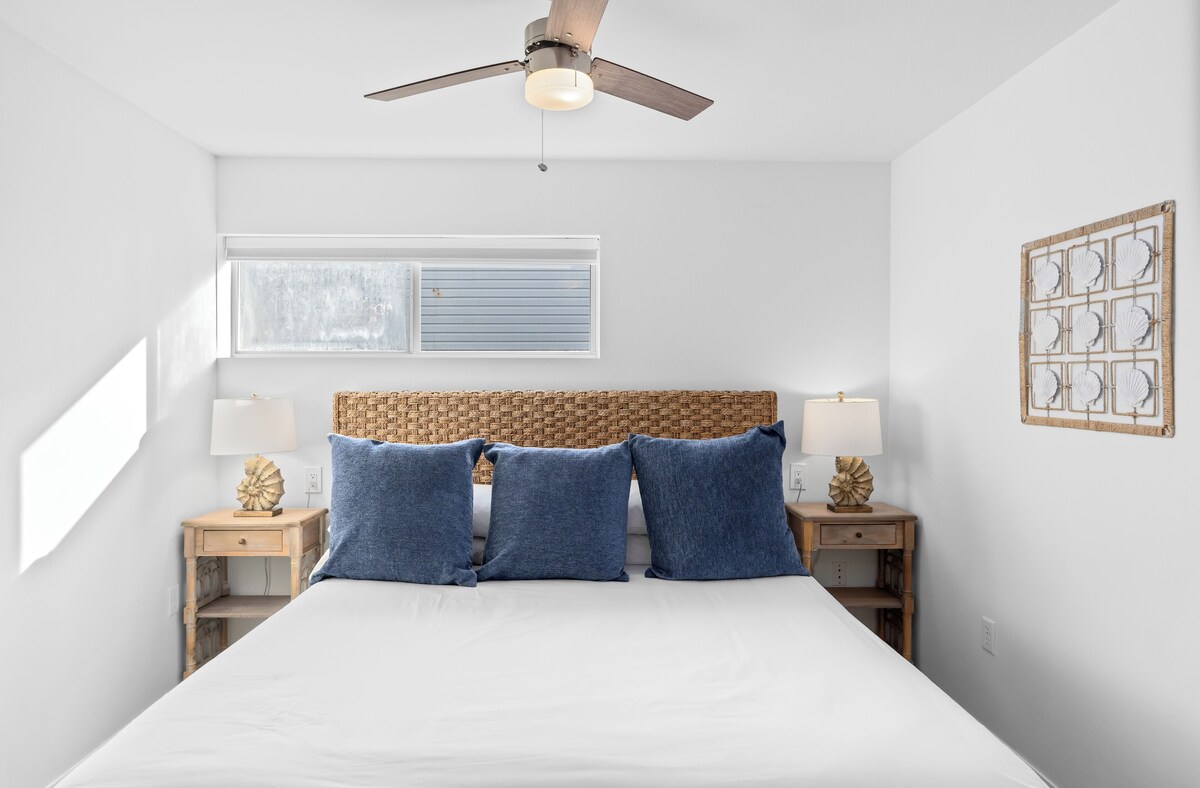Photo 15 of Destin Dolphin by AvantStay | 2 Mins To Beach w/Pool & Outdoor Entertaining Area