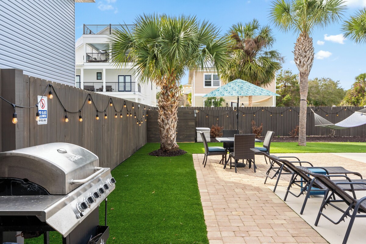 Photo 36 of Destin Dolphin by AvantStay | 2 Mins To Beach w/Pool & Outdoor Entertaining Area