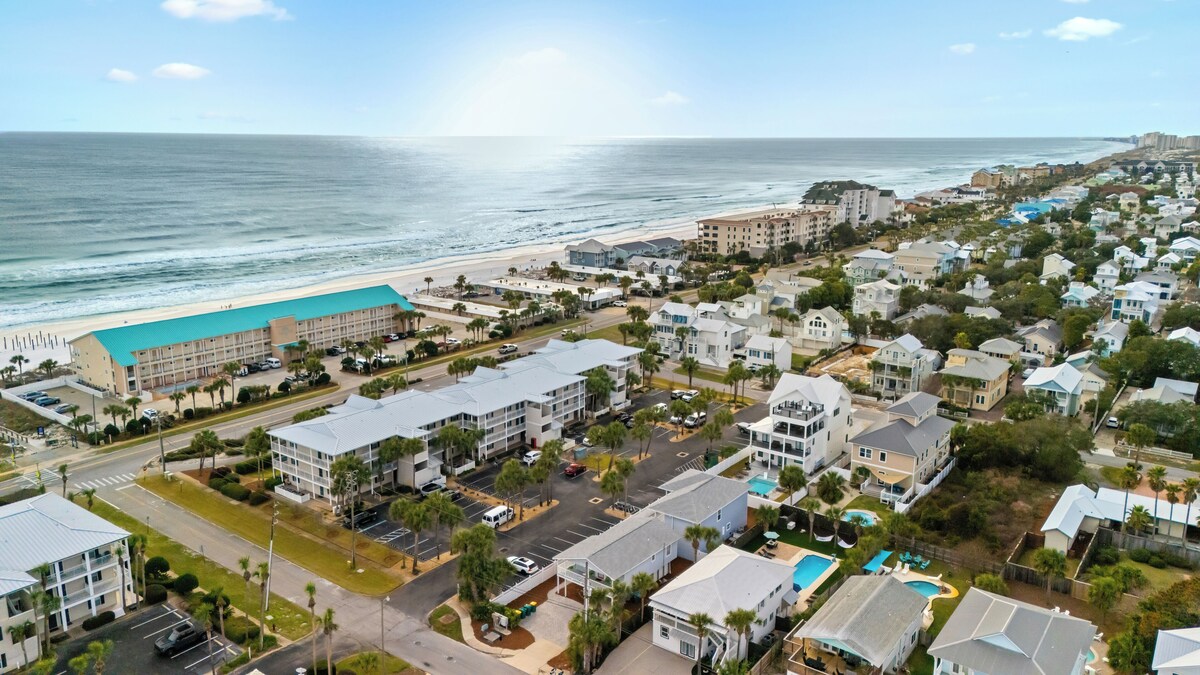 Photo 45 of Destin Dolphin by AvantStay | 2 Mins To Beach w/Pool & Outdoor Entertaining Area