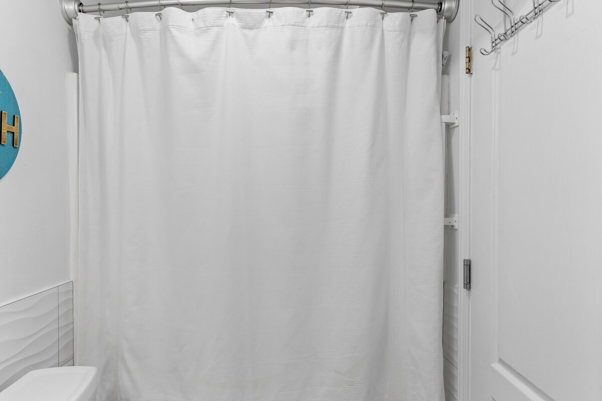 Photo 33 of Destin Dolphin by AvantStay | 2 Mins To Beach w/Pool & Outdoor Entertaining Area