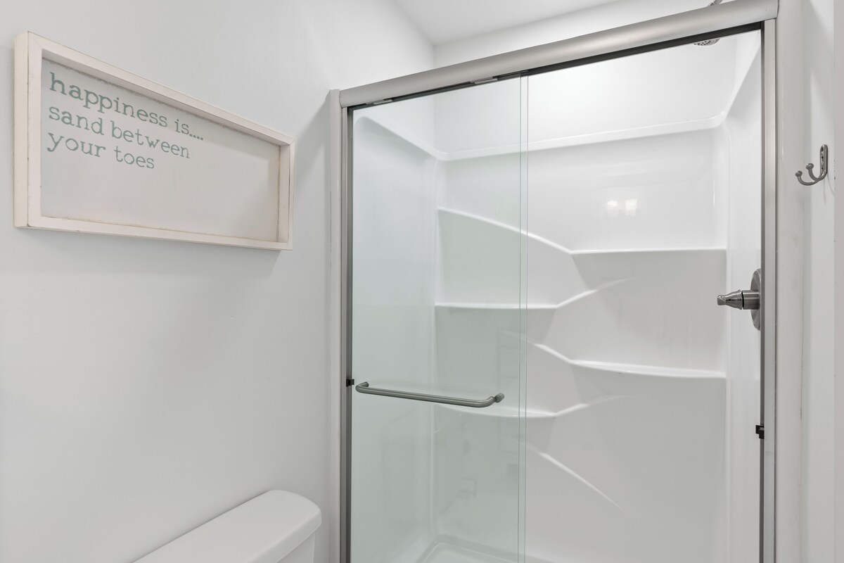Photo 19 of Destin Dolphin by AvantStay | 2 Mins To Beach w/Pool & Outdoor Entertaining Area