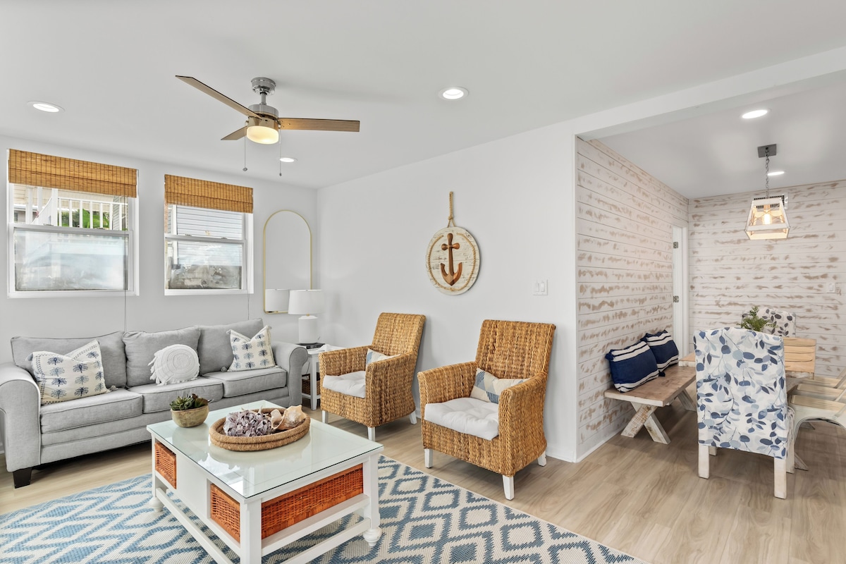 Photo 7 of Destin Dolphin by AvantStay | 2 Mins To Beach w/Pool & Outdoor Entertaining Area