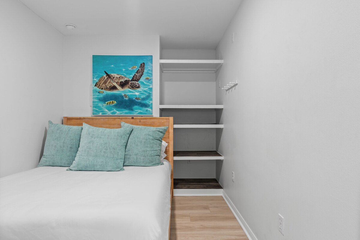 Photo 21 of Destin Dolphin by AvantStay | 2 Mins To Beach w/Pool & Outdoor Entertaining Area