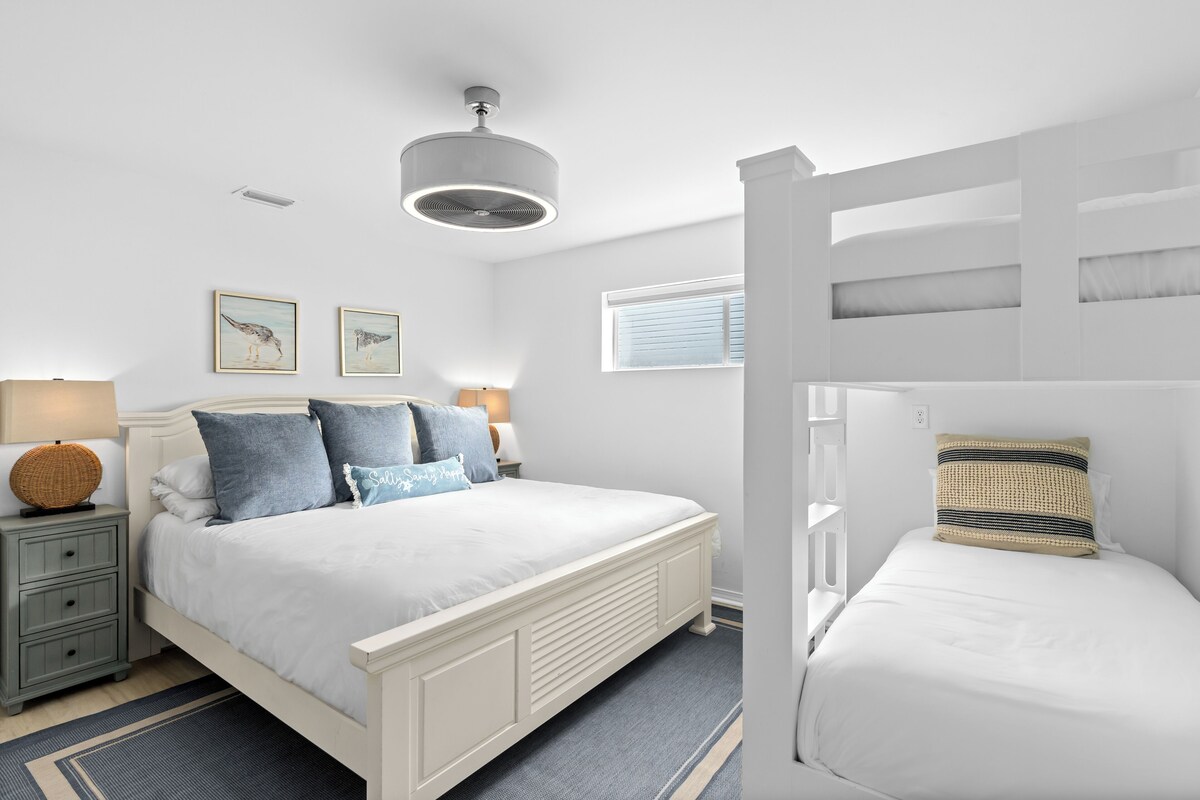 Photo 23 of Destin Dolphin by AvantStay | 2 Mins To Beach w/Pool & Outdoor Entertaining Area