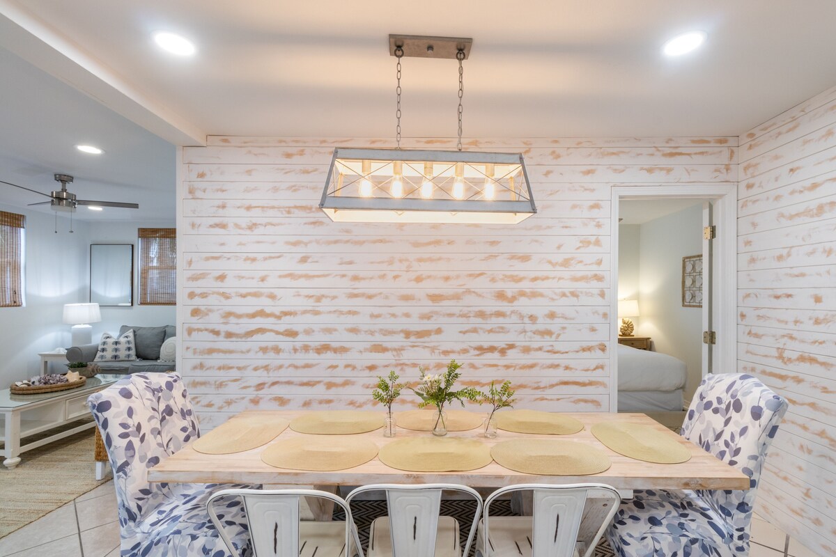 Photo 10 of Destin Dolphin by AvantStay | 2 Mins To Beach w/Pool & Outdoor Entertaining Area