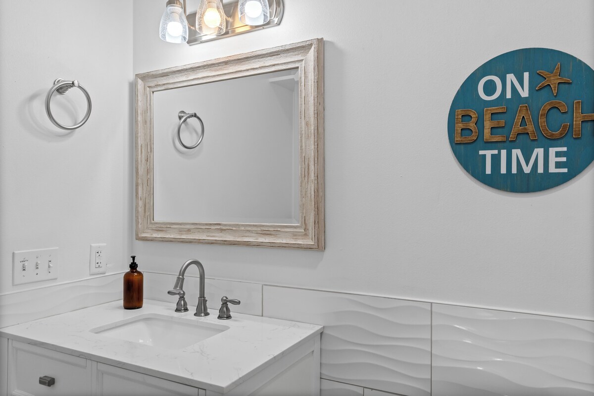 Photo 32 of Destin Dolphin by AvantStay | 2 Mins To Beach w/Pool & Outdoor Entertaining Area