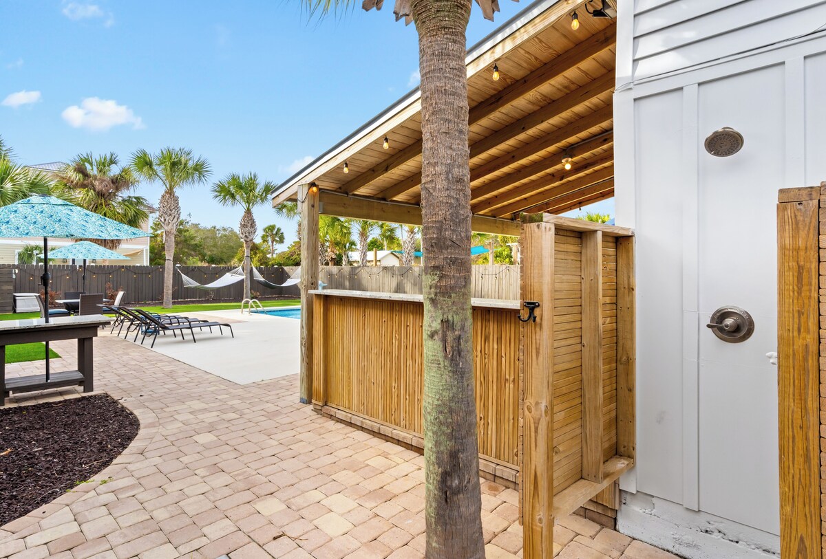 Photo 38 of Destin Dolphin by AvantStay | 2 Mins To Beach w/Pool & Outdoor Entertaining Area