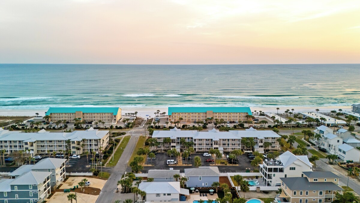 Photo 47 of Destin Dolphin by AvantStay | 2 Mins To Beach w/Pool & Outdoor Entertaining Area
